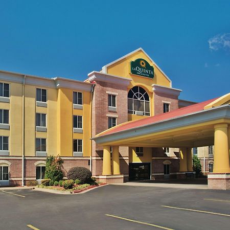ホテル ラ キンタ イン&スイーツ バイ ウィンダム ホット スプリングス ホット・スプリングス エクステリア 写真